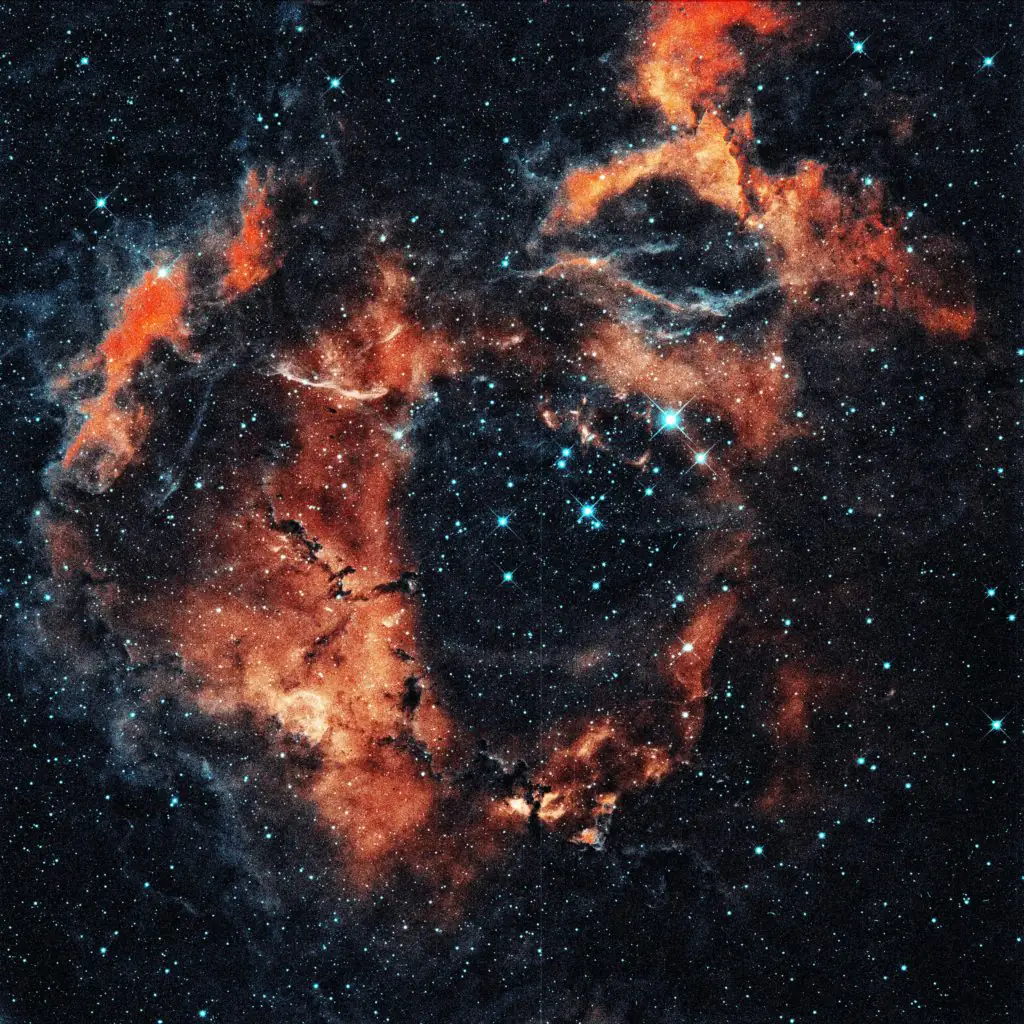 Nébuleuse cosmique rougeoyante et étoiles scintillantes, illustration pour Coders.